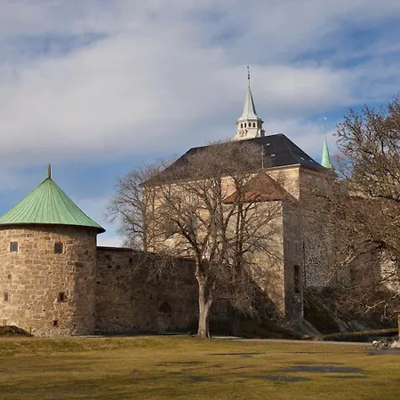 With Sunny Balcony By The Appartamento *