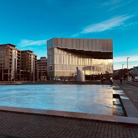 With Sunny Balcony By The Appartement