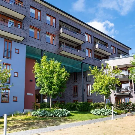 아파트 With Sunny Balcony By The