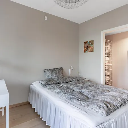 Appartamento With Sunny Balcony By The