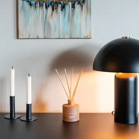 With Sunny Balcony By The Lägenhet *