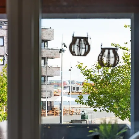 With Sunny Balcony By The Appartement *