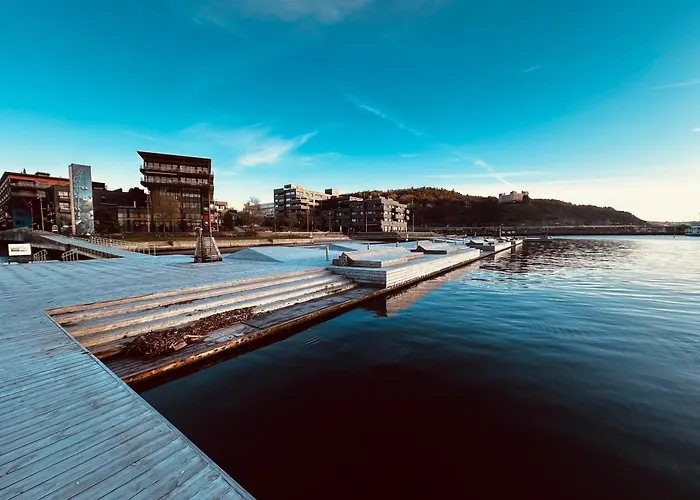 Lägenhet With Sunny Balcony By The *