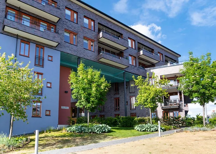 아파트 With Sunny Balcony By The