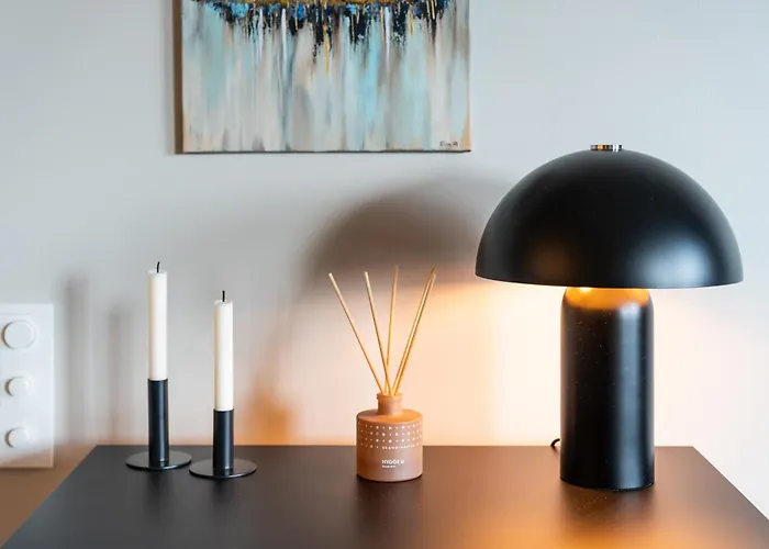 With Sunny Balcony By The Lägenhet *