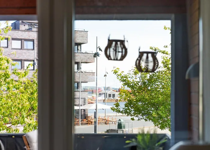 With Sunny Balcony By The Appartamento *