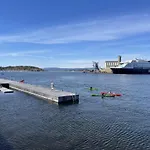 With Sunny Balcony By The شقة أوسلو